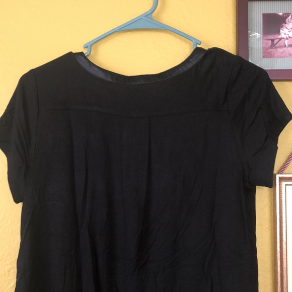 NWT Petite Medium Black Short Sleeve Top - Picture 3 of 3